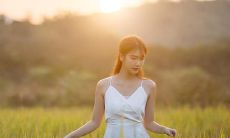 我怀疑我的妻子在外面有外遇,但又没有任何确凿证据,该如何应对呢?